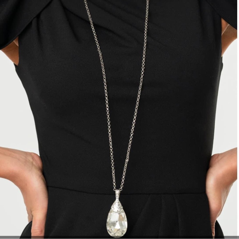 Beautiful Silvertone Pendant Necklace